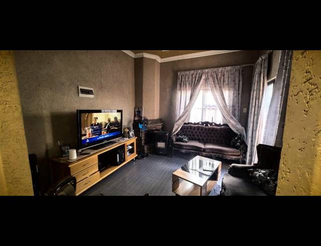 4 BEDROOM HOUSE FOR SALE IN OLIEVENHOUTBOSCH